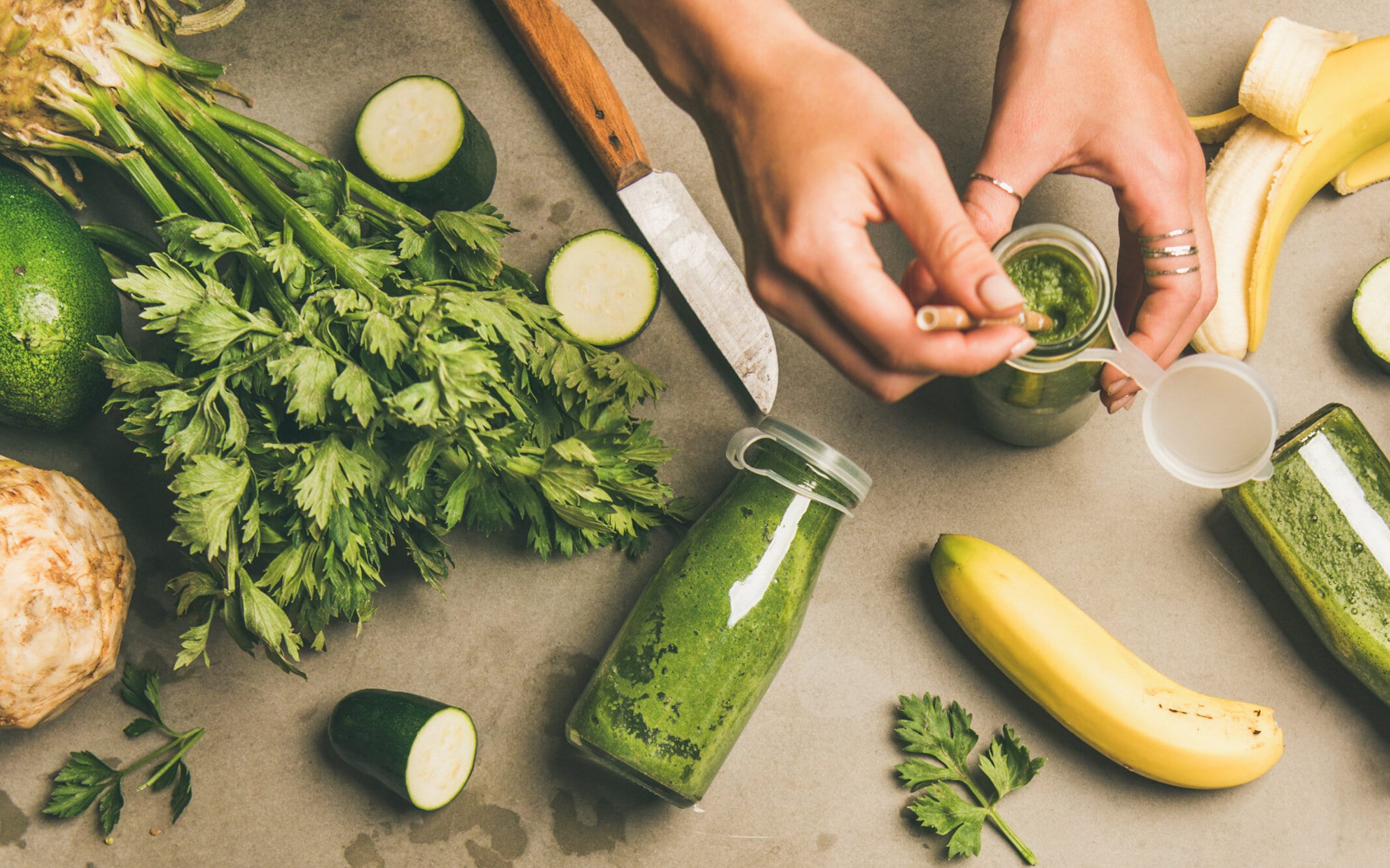 Kosttillskott i gummie-format är väldigt populärt och här visas gummibjörnar i olika färger.