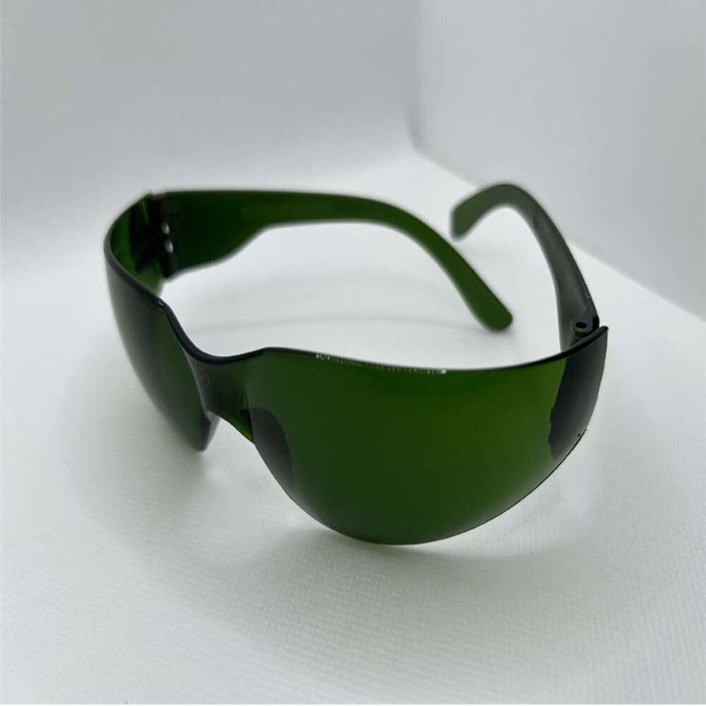 Skyddsglasögon från Nutrilight - Glasögon som skyddar ögonen vid användning av rödljusterapilampa. Sidobild
