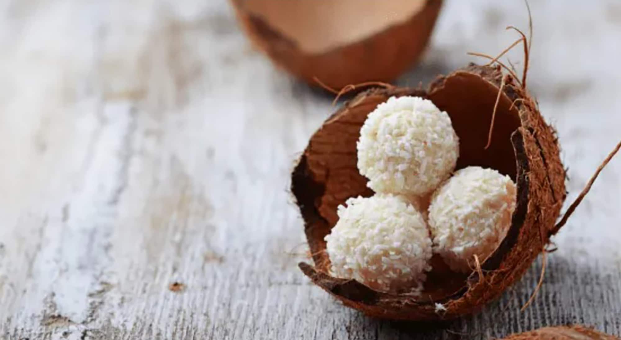 Kokos & chokladtryfflar med hasselnötkrämsfyllning
