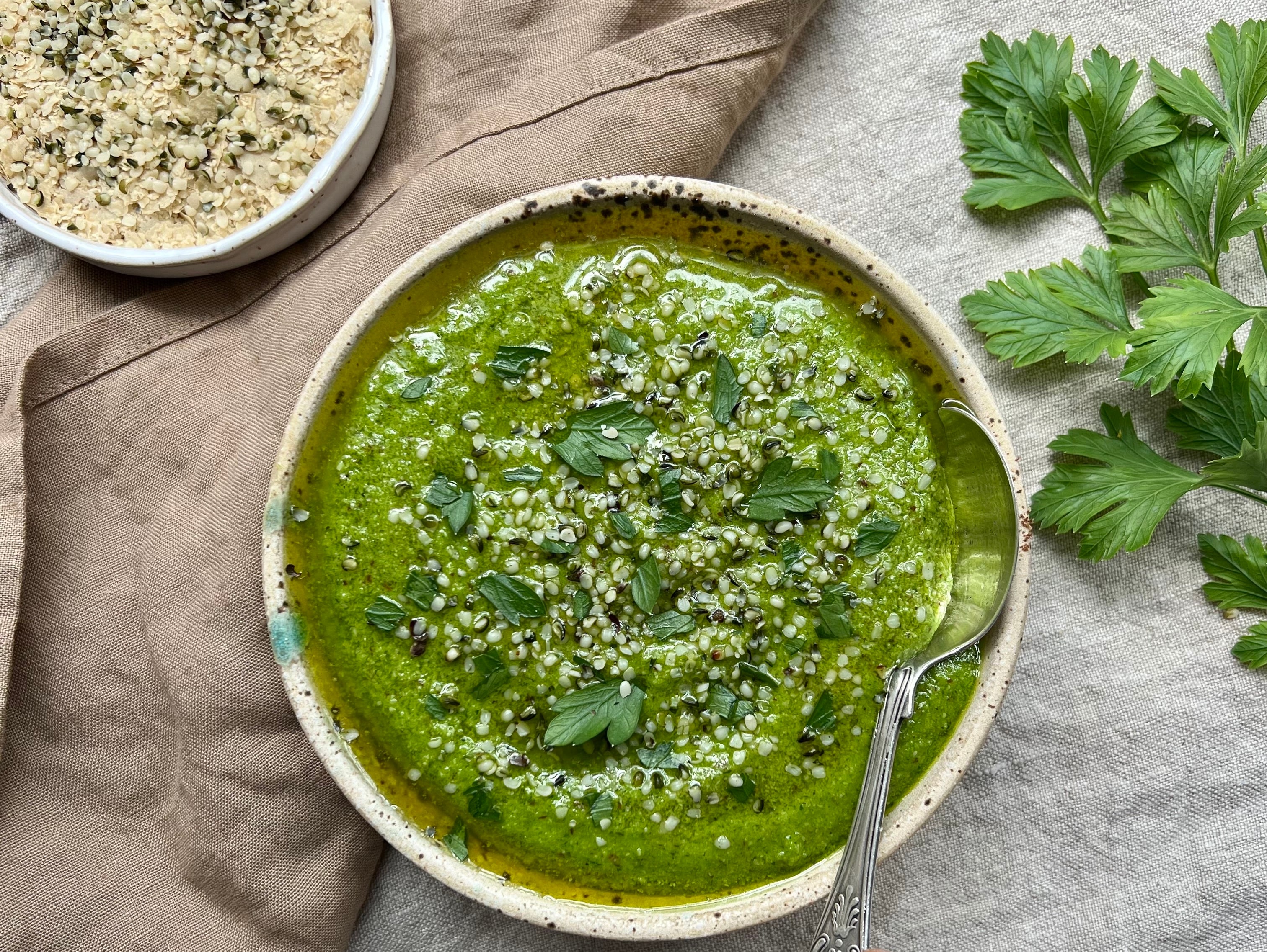 Persiljepesto med hampafrön